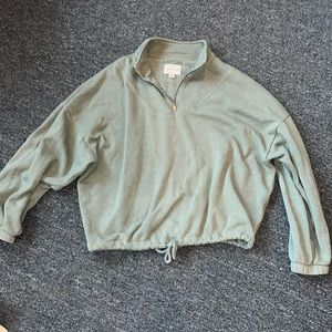 American Eagle Women’s crewneck